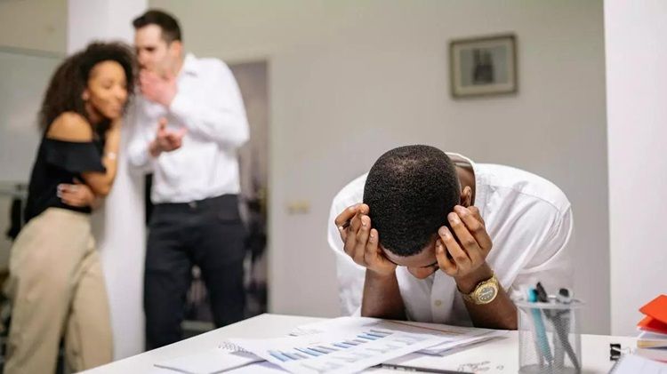 ¿Tu jefe te insulta o te invalida? Una sola vez puede bastar para ser indemnizado