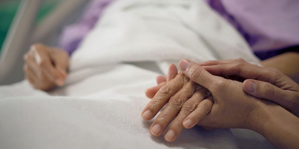 Las empresas no pueden exigir la convivencia con los familiares para el permiso de cinco días por enfermedad